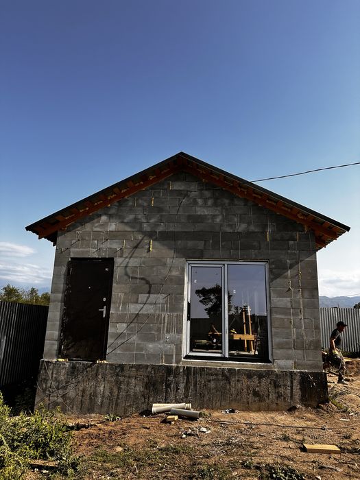 Участок с домом вдоль БАКа