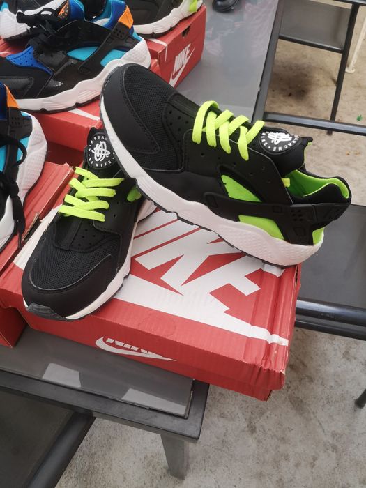 Nike Huarache noi la cutie.