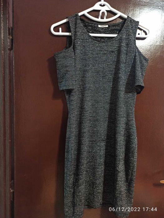 Лъскава рокля по тялото М и L  размер