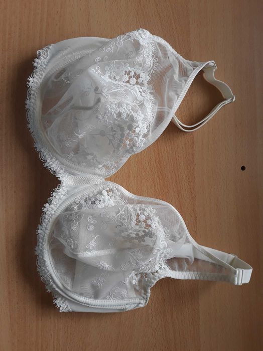 Нов сутиен  Simone Perele 75F