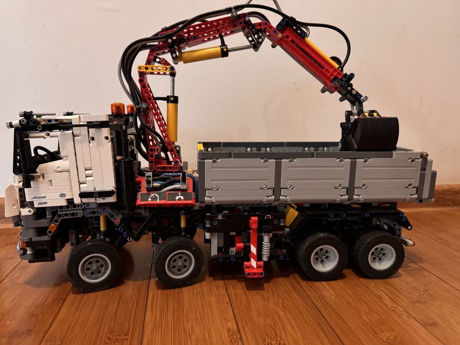 Vand Lego Tehnic Mercedes-Benz Arocs