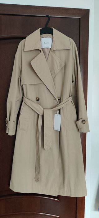 Trench bej, mărimea xs/34, marca Bershka, nou