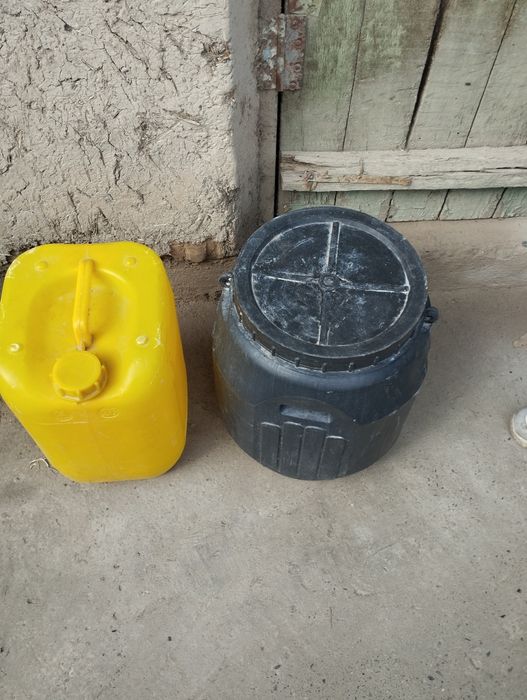 Бочкалар сотилади тоза сувники. 20ва35 литрли оладиган тел килинглар..