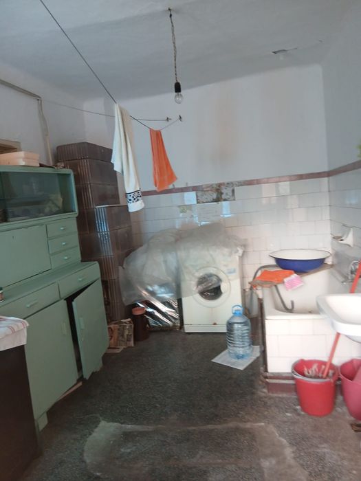 Casa zona centrala,din caramida, libera,toate utilitatile,singur in curte.De vanzare casa zona centrala,toate utilitatile,singur in curte.