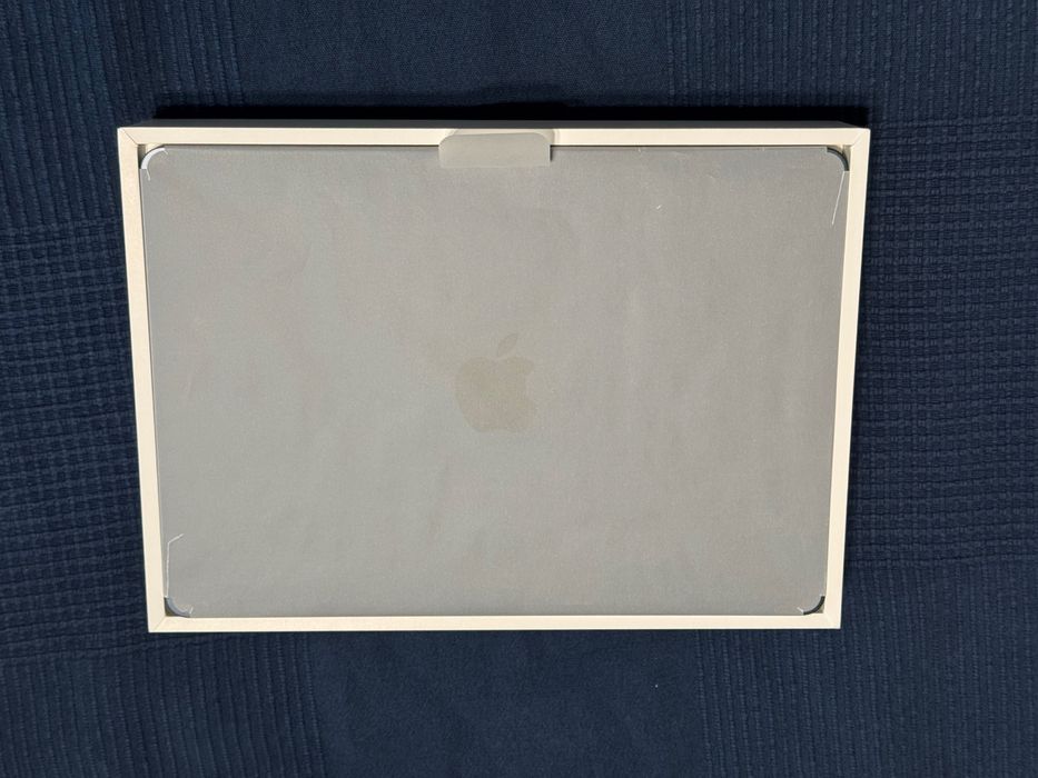 MacBook Air 13" M4, Гаранция 10 CPU и 8 GPU, 16GB RAM, 256GB, Midnight