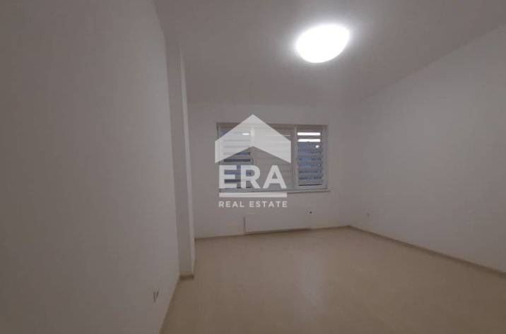 Дава се под наем Четиристаен апартамент в Варна, Лятно кино Тракия - 150 кв.м за 637.5 € - Снимка #7