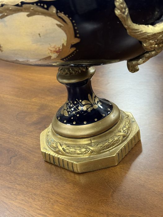 Fructiera deosebita din portelan pictat si elemente bronz