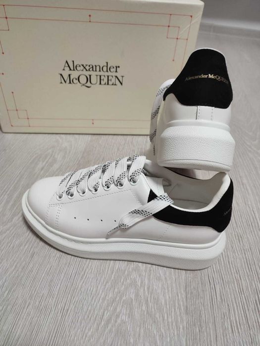 Pantofi Alexander McQueen albi
