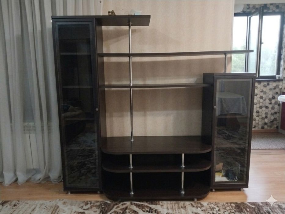 Продам сервант + стол в подарок