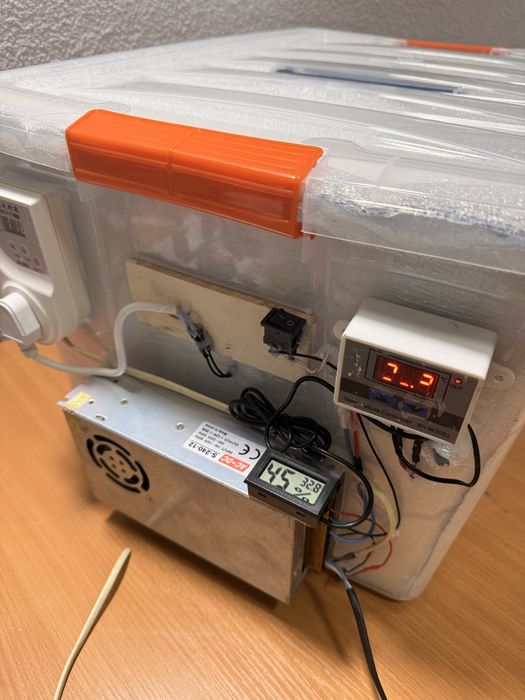 Инкубатор. Продается.  Сотилади.