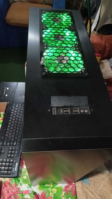 Продавам гейминг компютърна конфигурация i7