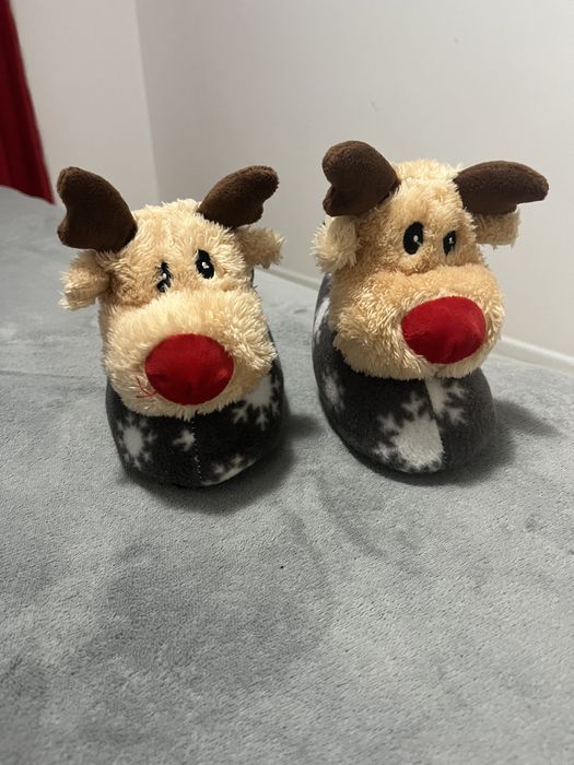 Vand ghete noi chicco nr 28  si papuci de casa nr 24-25  Noi