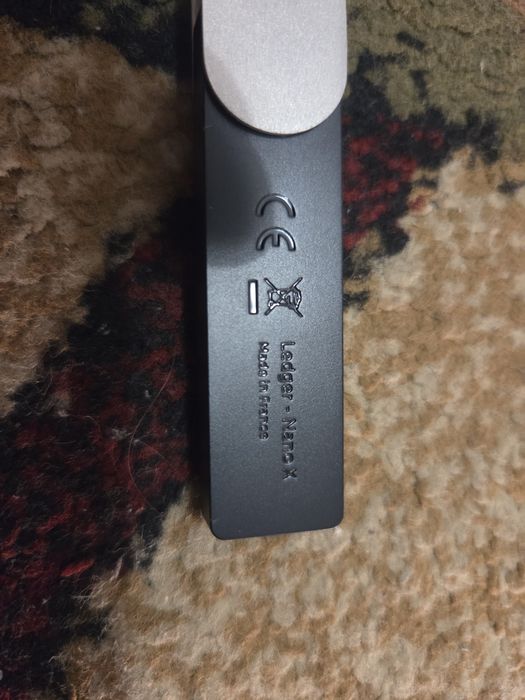 Ledger nano S.  .