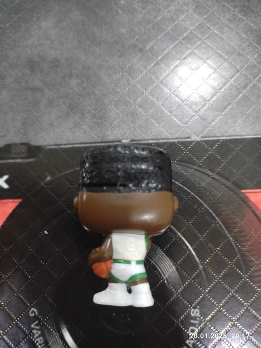 продам Лукаса недорого