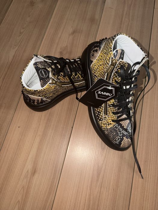 Adidasi/ghete custom negru si auriu