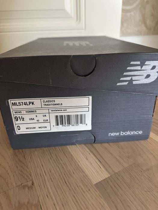 New Balance размер 43  новые в упаковке