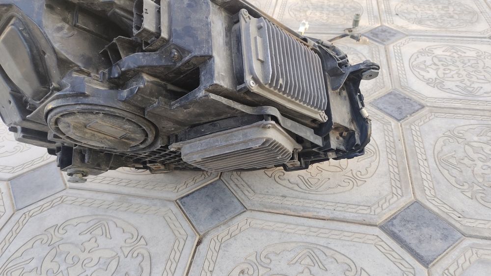 W222R фара левый