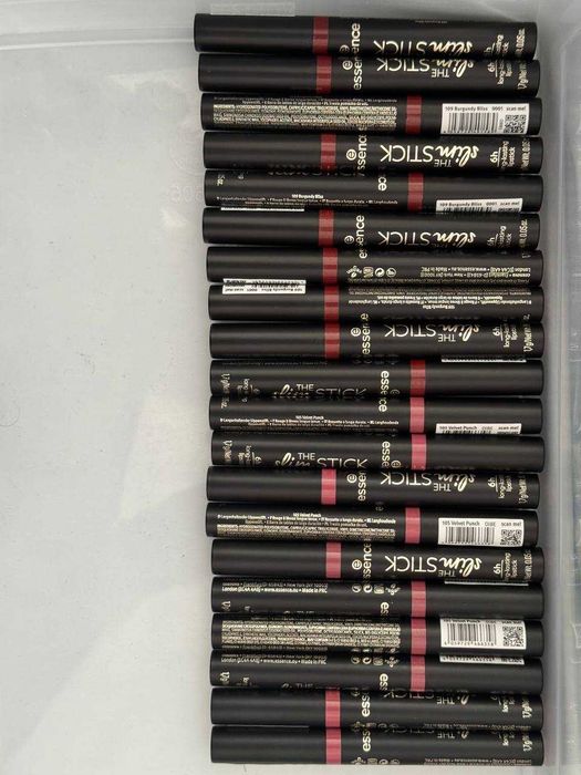 Lot 100 bucati cosmetice Essence si Catrice