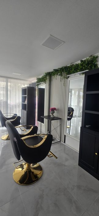 Închiriez post coafor