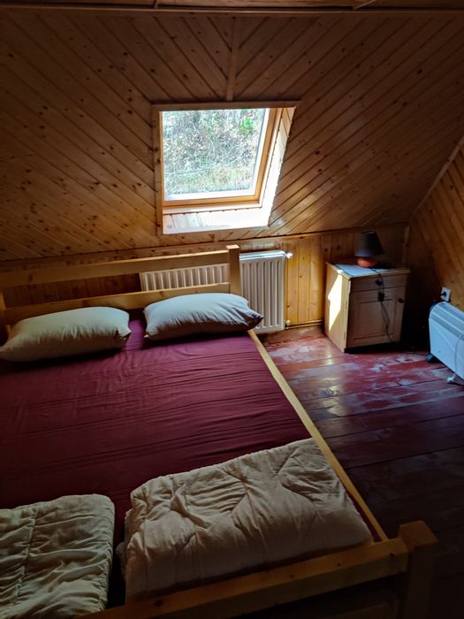 Vând sau schimb cabana  in Lunca Bradului, valea Sălard