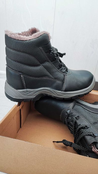 Продам рабочую обувь зимнюю