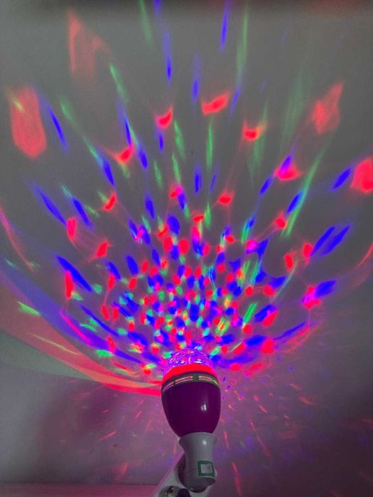 Bec LED Rotativ RGB E27 — Efect Disco, Funcțional, cu Cutie