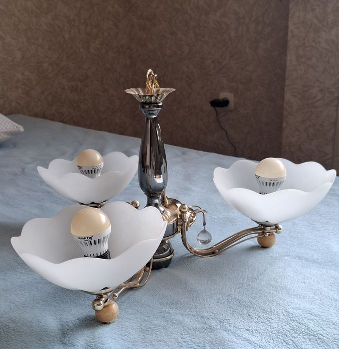 Люстра трехрожковая