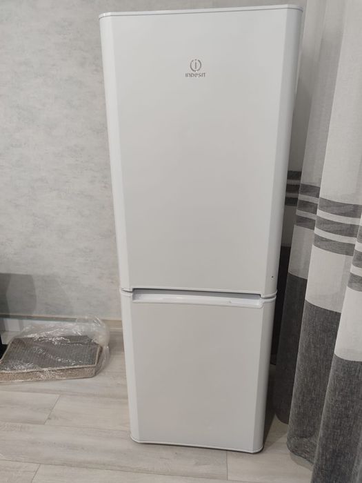Холодильник INDESIT