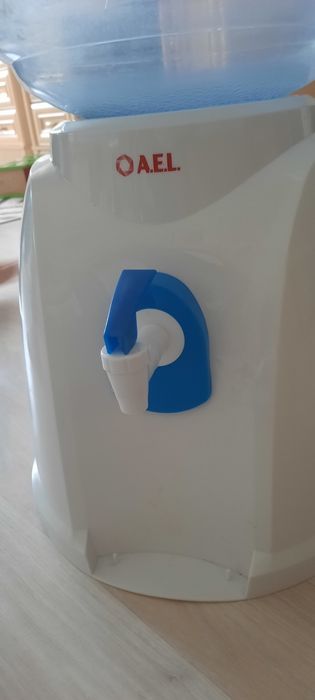 Кулер для воды A.E.L.