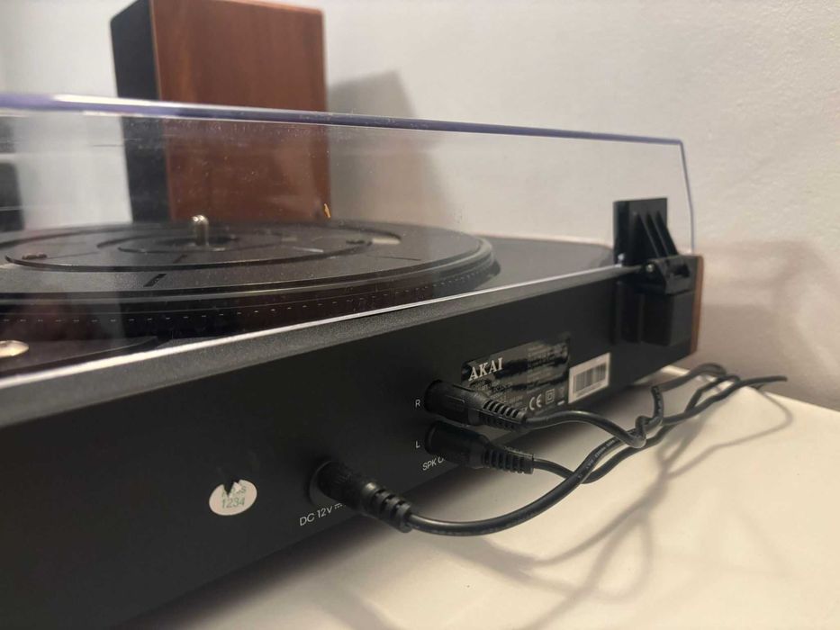 Sistem pick-up cu boxe AKAI ATT 240SP