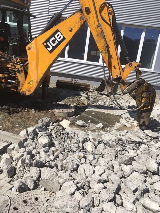 Executam lucrari de constuctii cu buldoexcavator, spart beton,demolari