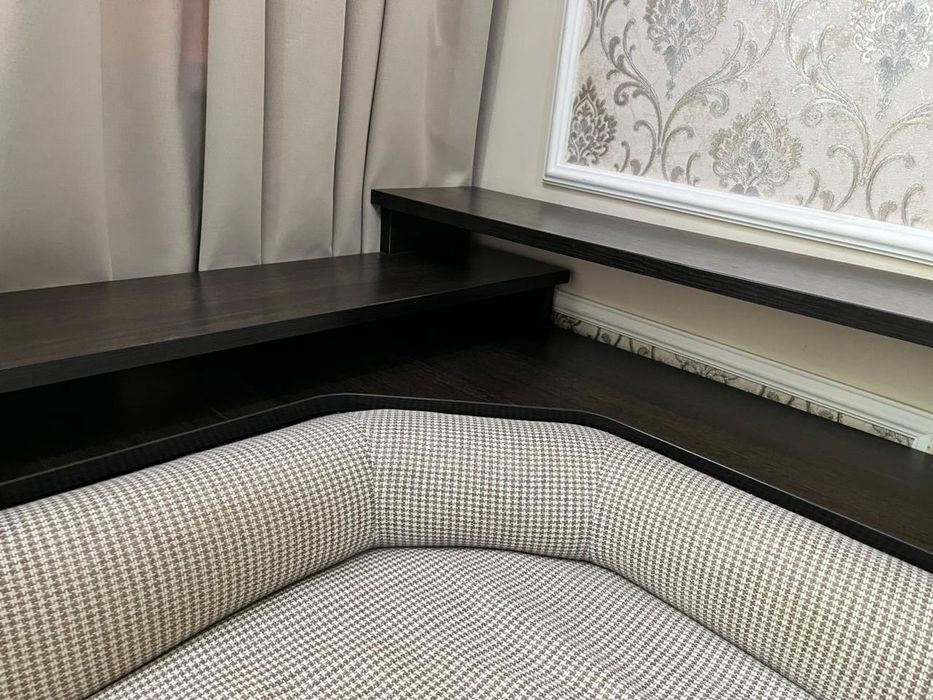 Прадется диван в хорошом состаяний