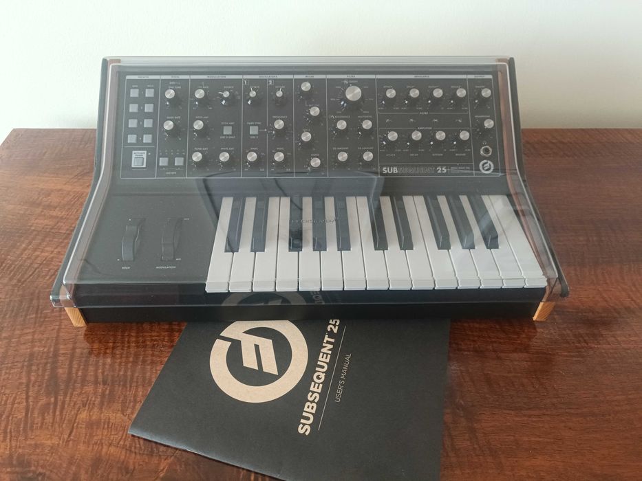 Продавам Moog Subsequent 25