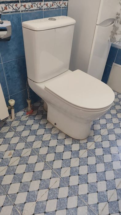 Зеркало ,унитаз и раковина