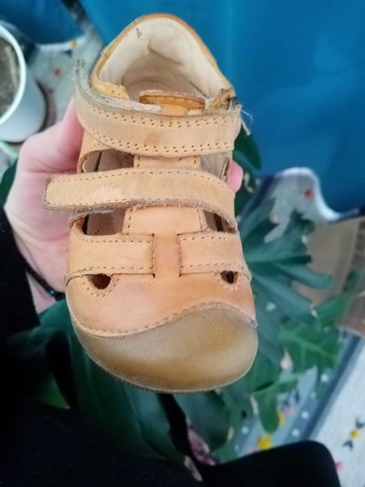 Vand lot haine si incaltaminte, patut+masa de infasat copii 0-4 ani