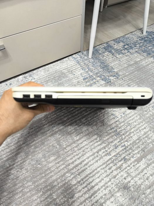 Продам ноутбук Sony  с SSD диском. Всё работает