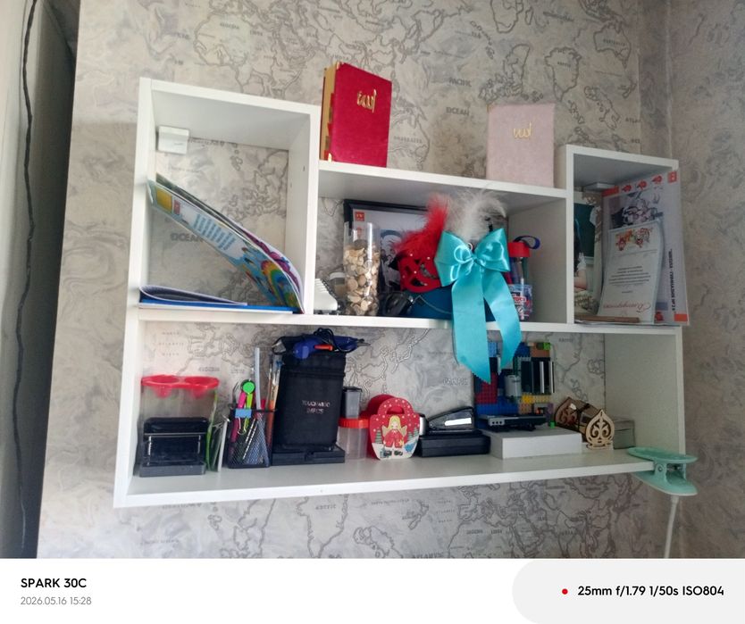 СРОЧНО  Продам стол и полку