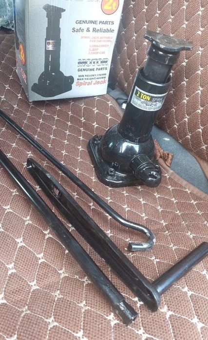 Новый домкрат продам