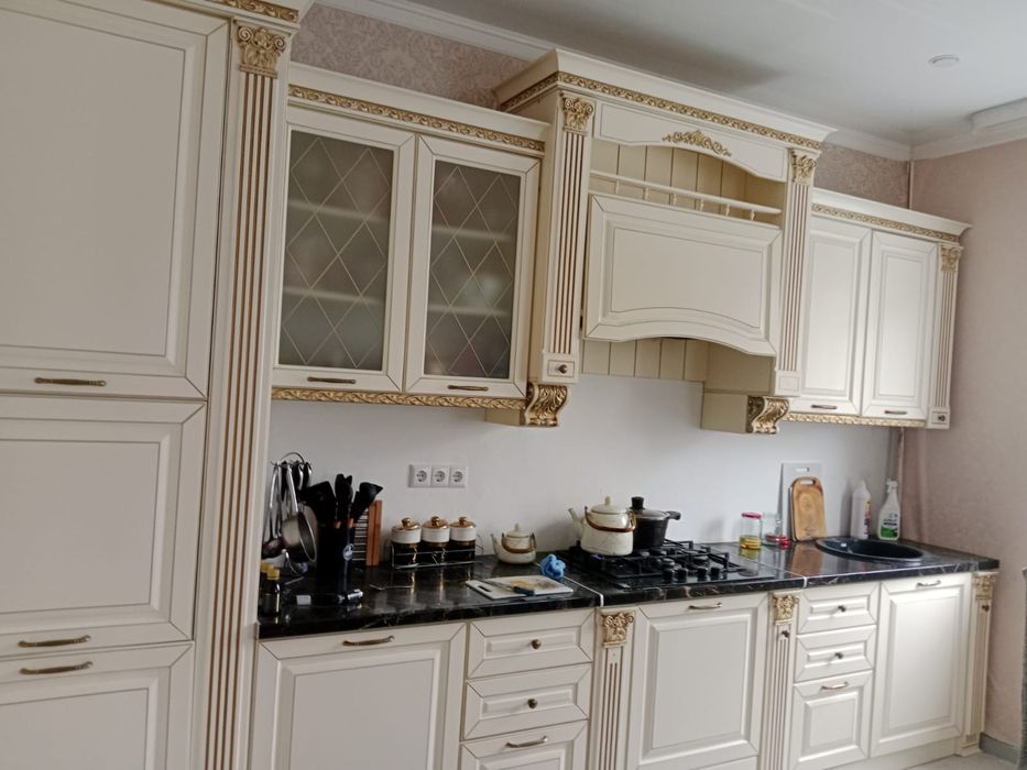 Кухный гарнитур сатылады.Бағасы 600 мың