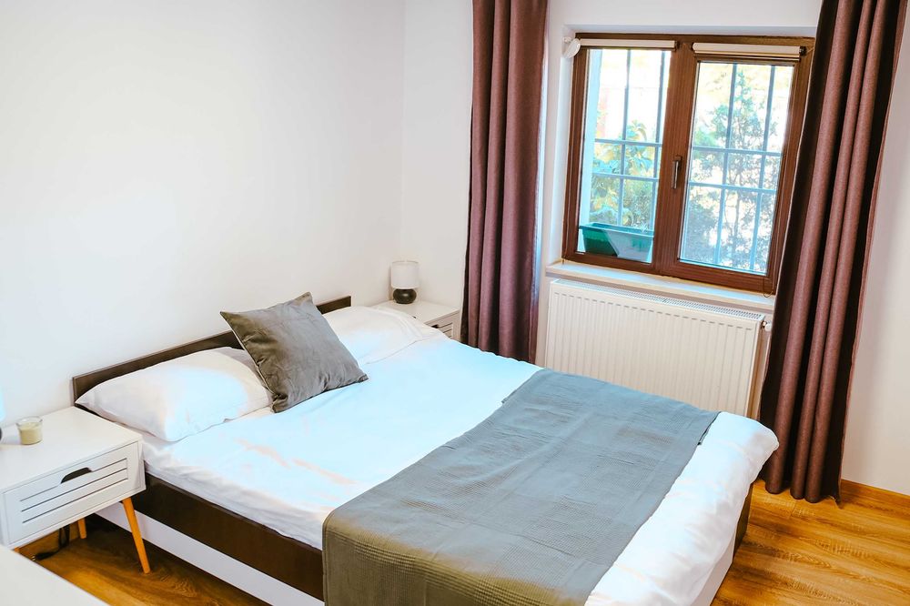 Apartament 4 camere, parter + demisol 130 mp, lângă Complex Studențesc, garaj