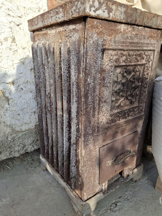 Чугунные печка, гарелкаси билан. Холати яхши.