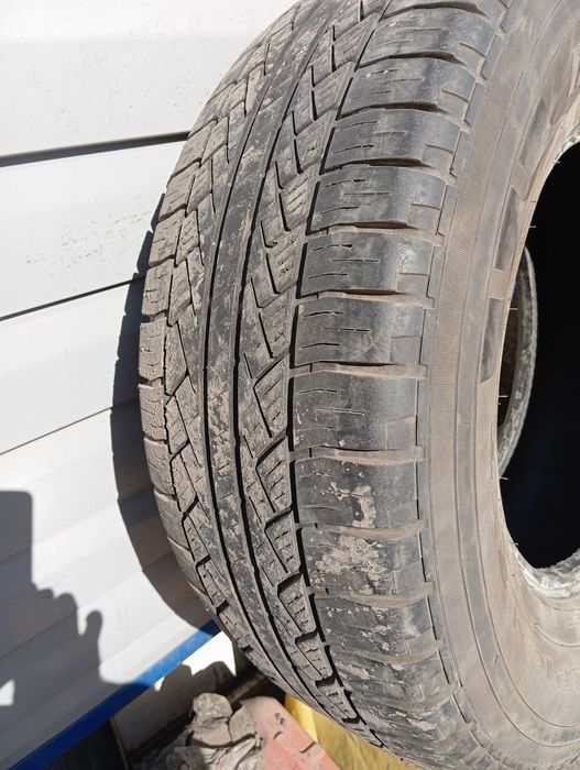 Шина автомобильная.