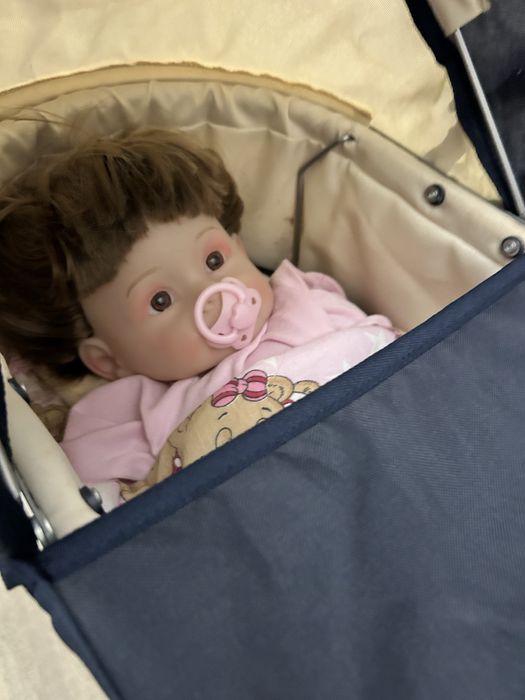 Коляска с куклой