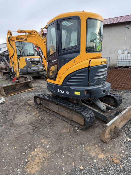 Excavator hyundai 3.8 tone