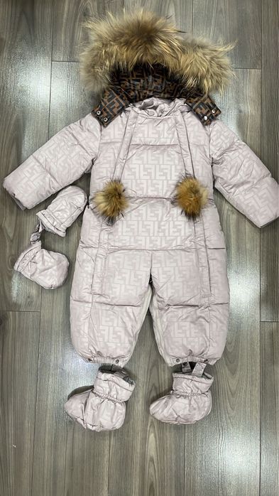 Продам комбинезоны зимние от0 до3 лет