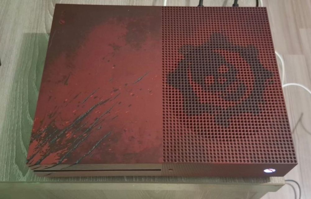 Ofer spre vanzare xbox one s gears of war 2TB special edition