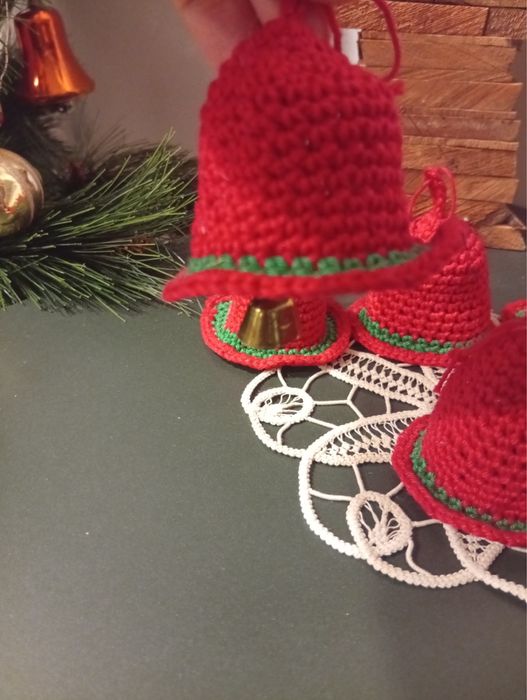 Плетени на една кука камбанки със звънчета