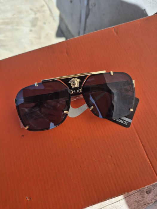 Ochelari de soare noi