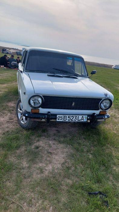Jugli sotiladi mashina yaxshi xollatda