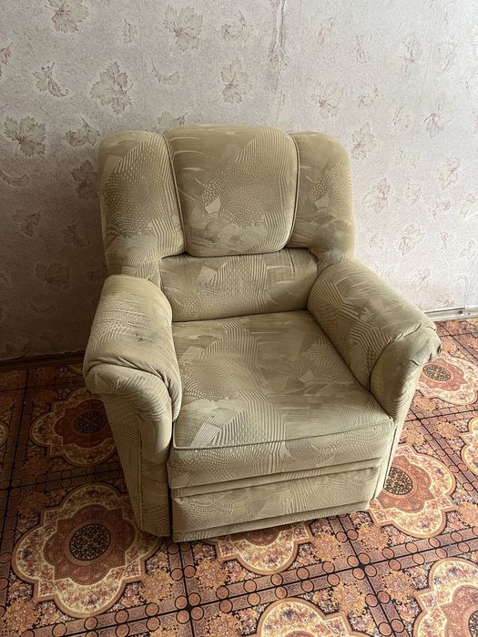 Отдам даром стенку и тд